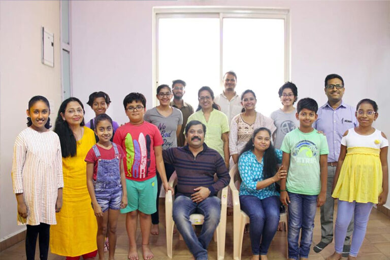 Mahesh Mahadev along with Playback Singer Priyadarshini with Western Music course students